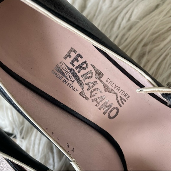 Salvatore Ferragamo Leather Colorblock Black Ivory Mary Jane Pointe Toe Pump 8.5 - Picture 8 of 11